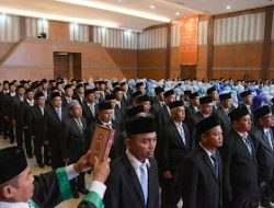 Lantik 402 Kepala Sekolah Dan 7 Pengawas, Bupati: 6 Bulan Kedepan Sekolah Anda Harus Berubah, Kalau Tidak Diberhentikan