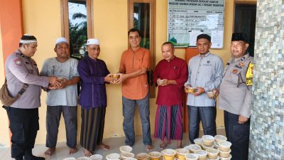 Polres Tanjungbalai Bagikan Takjil ke Masjid