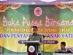 Buka Puasa Bersama, Pemkab Tapteng Santuni 100 Anak Yatim dan Bantu 16 Masjid Terdampak Bencana