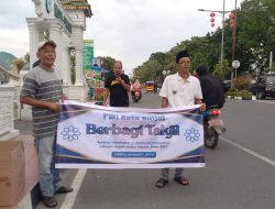 PWI Binjai Berbagi Takjil di Depan Balai Kota, Ketua PWI: Wujud Kepedulian dan Kebersamaan di Bulan Ramadan