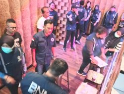 Kepala BNNK Deli Serdang Kombes Josua Tampubolon Bersama Anggota Razia Narkoba, Biduan Cafe Diangkut