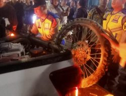 Dua Sepeda Motor Tabrakan Lalu Terbakar Di Jalan Sutrisno Medan, Tiga Remaja Terluka