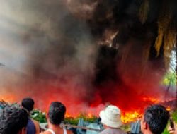 Gudang Barang Bekas di Pantai Labu Ludes Dilahap Api