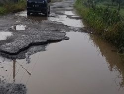 Jalan Provinsi di Kecamatan Arse Kabupaten Tapsel Seribu Lubang
