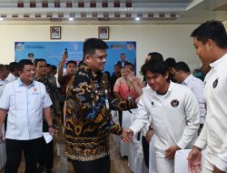 Serahkan Tali Asih Peraih Medali SEA Games, Gubernur Bobby: Atlet Berprestasi Titik Awal Indonesia Emas 2045
