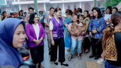 Kahiyang Ayu Pastikan Warga Tuk-Tuk Siadong Dapat Layanan Kesehatan Optimal Lewat Posyandu
