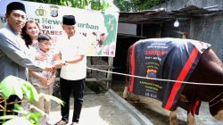 Kapolrestabes Medan Serahkan Sapi “Samson” 650 Kg, 27 Hewan Kurban Disembelih