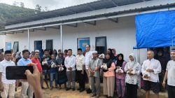 Gerindra Tapsel Bagikan Daging Kurban di Huntara Aek Latong