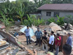 Wabup Lom Lom Suwondo Tinjau dan Salurkan Bantuan Korban Puting Beliung di Patumbak