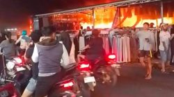 Warung Pakaian dan RM Ayam Penyet di Tanjung Morawa Terbakar