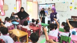 Ketua TP PKK Desa Baru Titi Besi Sosialisasikan Kartu Identitas Anak  di TK Al Ridwan