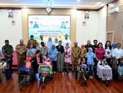 Kahiyang Ayu Serahkan Kursi Roda Adaptif di Simalungun