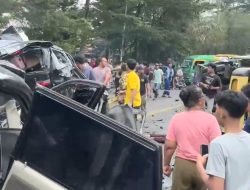 Truk Pengangkut Aqua Rem Blong di Sibolangit Hantam 7 Mobil, 4 Tewas 5 Luka