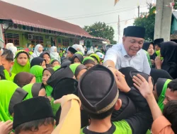 Disambut Ratusan Siswa, Anggota DPRD Deli Serdang Fraksi Gerindra  Dahnil Ginting Bantu Rp5 Juta Biaya Perbaiki Sekolah di Sampali