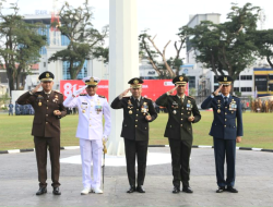 Kapolrestabes Medan Jean Calvijn Hadiri Upacara Peringatan HUT ke-81 RI di Lapangan Merdeka