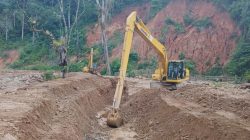 11 Unit Alat Berat Dikerahkan, Pemkab Tapteng Percepat Penanganan Pascabencana di Kelurahan Sipange