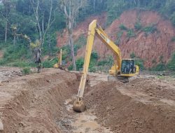 11 Unit Alat Berat Dikerahkan, Pemkab Tapteng Percepat Penanganan Pascabencana di Kelurahan Sipange