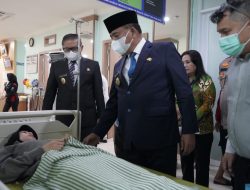 Bupati Karo bersama Forkopimda Tinjau Kembali Penanganan Siswa Keracunan MBG di RS Efarina Etaham