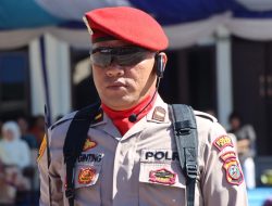 Penuh Karisma, Ipda Romi Ginting Dipercaya Komandan Pawai HUT RI ke-81 di Tanah Karo