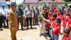 Bupati Masinton Rayakan HUT ke 81 Tapteng Bersama Anak Panti Asuhan dan Warga Terdampak Bencana
