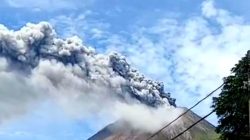 Gunung Sinabung di Kabupaten Karo Kembali Erupsi, Tinggi Kolom Abu Capai 3.500 Meter