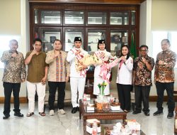 Pj Sekdaprov Sumut Sambut Kepulangan Dua Paskibraka Nasional Asal Toba