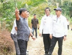 Wakil Bupati Deli Serdang Didampingi Kadis SDABMBK Tinjau Jalan Penghubung Rumah Liang–Barus Jahe
