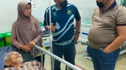 Anggota DPRD Deli Serdang Dahnil Ginting Bantu Berobat Penderita Tumor Warga Sampali